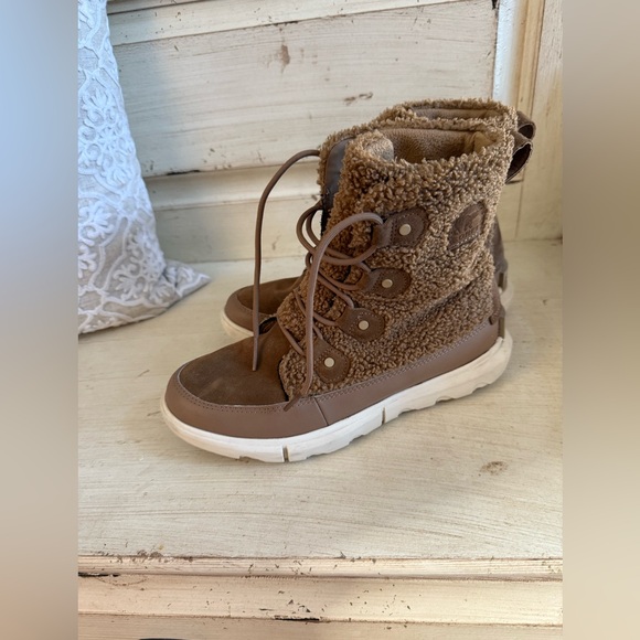Sherpa Sorel boots - Picture 3 of 6
